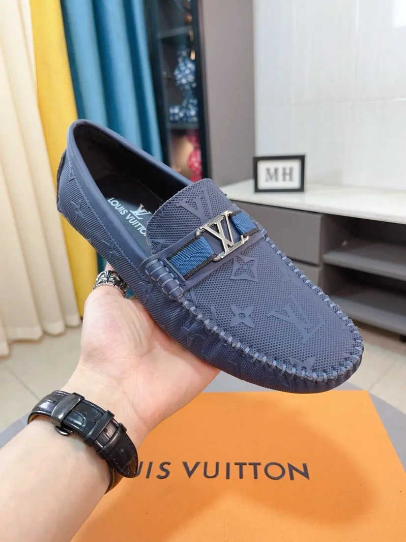Men's men's shoes💰400🌹🌹[LV Louis Vuitton] New men's beanie shoes💝💝.. Top-grade imported cowhide embossed➕Comfortable leather lining. It is extremely skin-friendly and comfortable, feels very delicate, and the shape is very correct! Perfectly reflects the three-dimensional sense, code number: 38-44